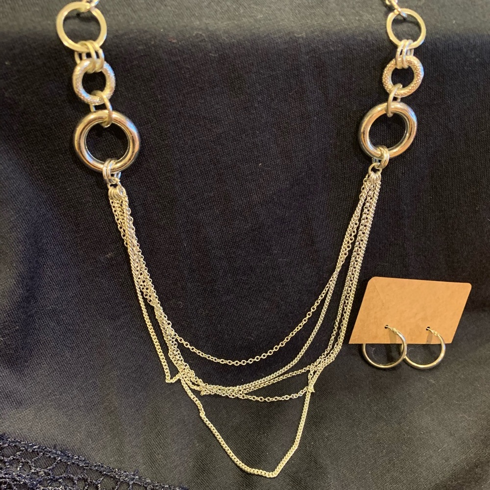 Round silver statement necklace with small hoops
